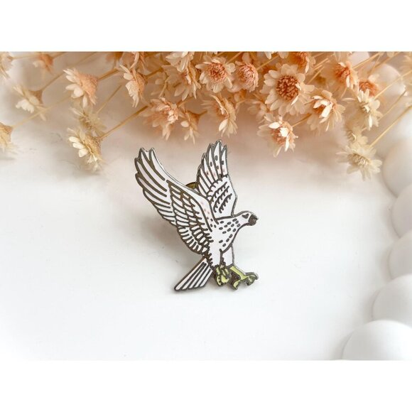 White Enameled Bald Eagle Mafco Signed Vintage Silver Toned nclosure Brooch - Picture 3 of 8